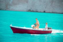 Song Jong Ki dan Song Hye Kyo di pantai navagio